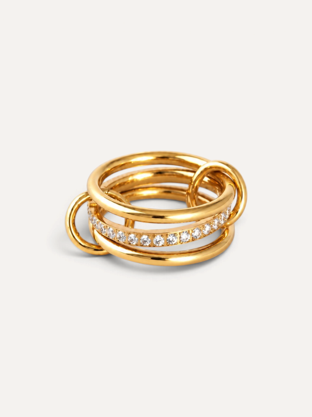 CÉLOIR ACEA Ring aus goldfarbenem Edelstahl mit mehrlagigem Design und funkelnden Zirkonia-Steinen