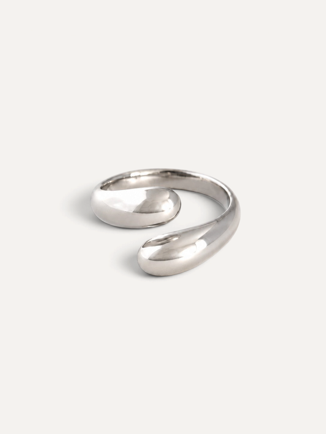 CÉLOIR Siena Ring aus silberfarbenem Edelstahl mit modernem, offenem Design in Tropfenform