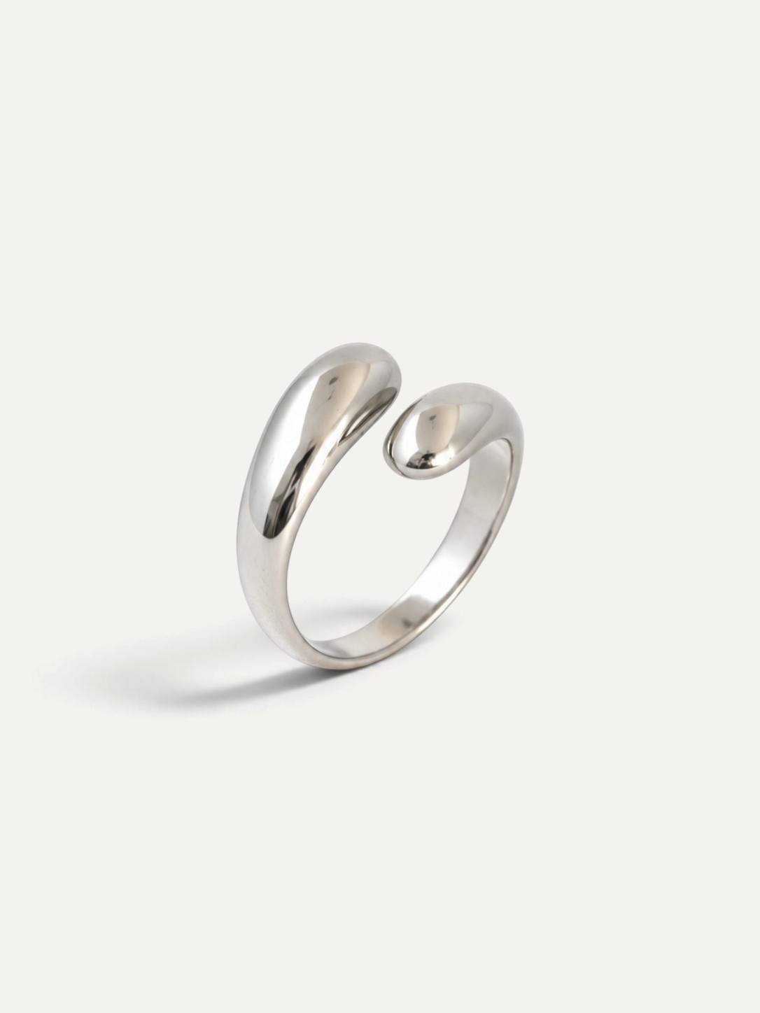 CÉLOIR Siena Ring aus silberfarbenem Edelstahl mit modernem, offenem Design in Tropfenform