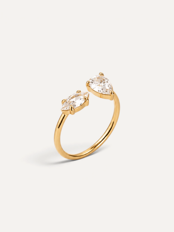 CÉLOIR Sira Ring aus goldfarbenem Edelstahl mit zwei funkelnden Zirkonia-Steinen in Tropfen- und Marquise-Schliff